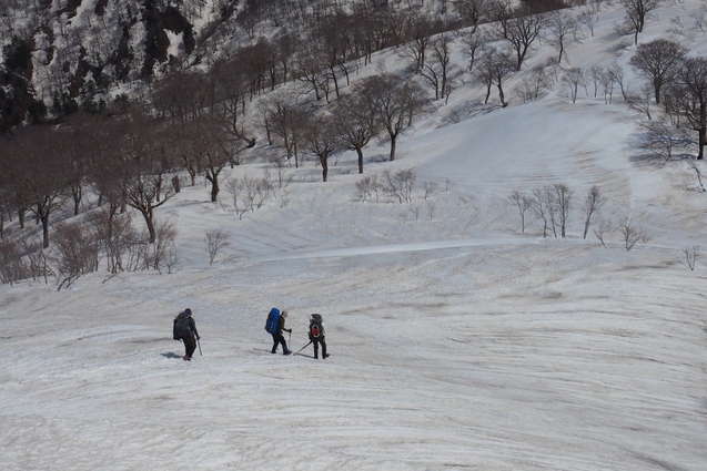 2019/4/28~30 大朝日岳~長井葉山縦走その3_b0189948_14452682.jpg