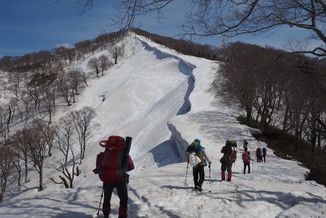 2019/4/28~30 大朝日岳~長井葉山縦走その3_b0189948_14473935.jpg