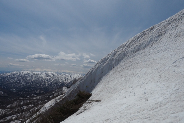 2019/4/28~30 大朝日岳~長井葉山縦走その3_b0189948_1447946.jpg