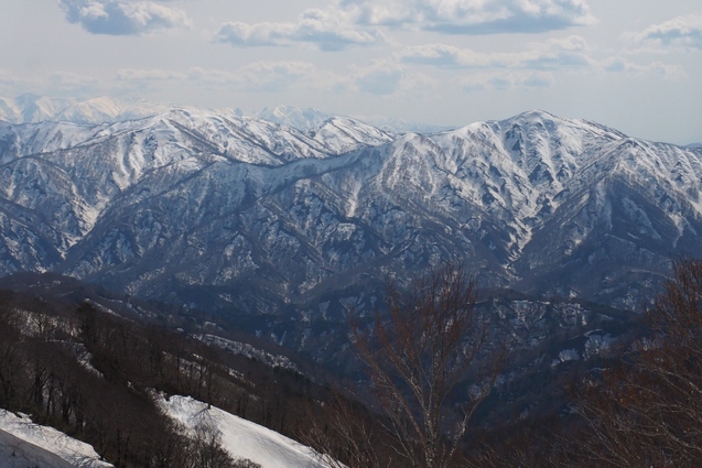 2019/4/28~30 大朝日岳~長井葉山縦走その3_b0189948_14492651.jpg