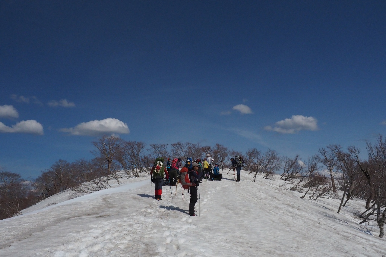 2019/4/28~30 大朝日岳~長井葉山縦走その3_b0189948_1450353.jpg