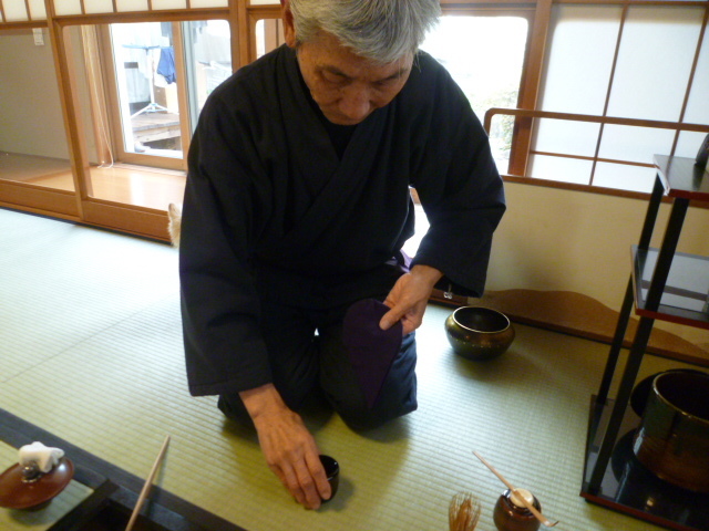 お稽古風景(55)…「茶通箱」【炉】 : 朝日茶道教室