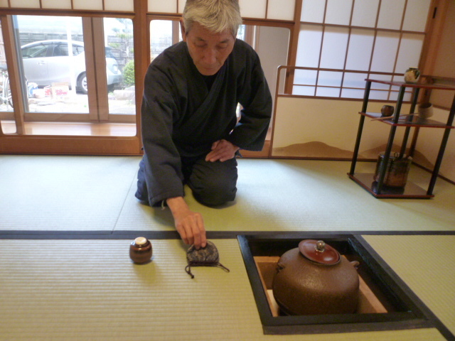 お稽古風景(55)…「茶通箱」【炉】 : 朝日茶道教室