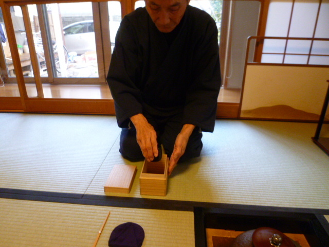 お稽古風景(55)…「茶通箱」【炉】 : 朝日茶道教室