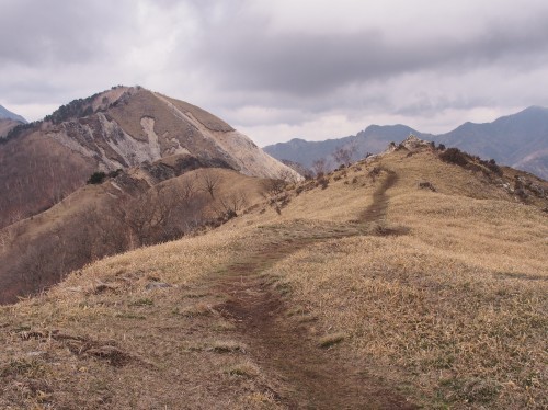 足尾の中倉山＆アカヤシオ満開の備前楯山　　2019.５.６（月）_b0335256_16052989.jpg