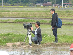 田植え体験(緑ヶ丘小・北郷小) _d0247484_1458463.jpg