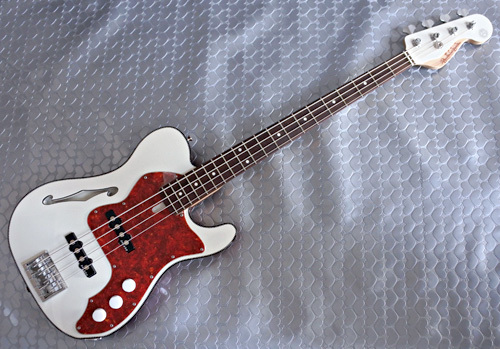 「Performance WhiteのT-Line Bass」2本目が完成です！_e0053731_16250761.jpg