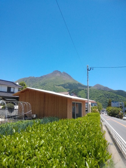 由布岳を望む “住宅のようなオフイス”【竣工内覧会のご案内】_d0040733_18122333.jpg
