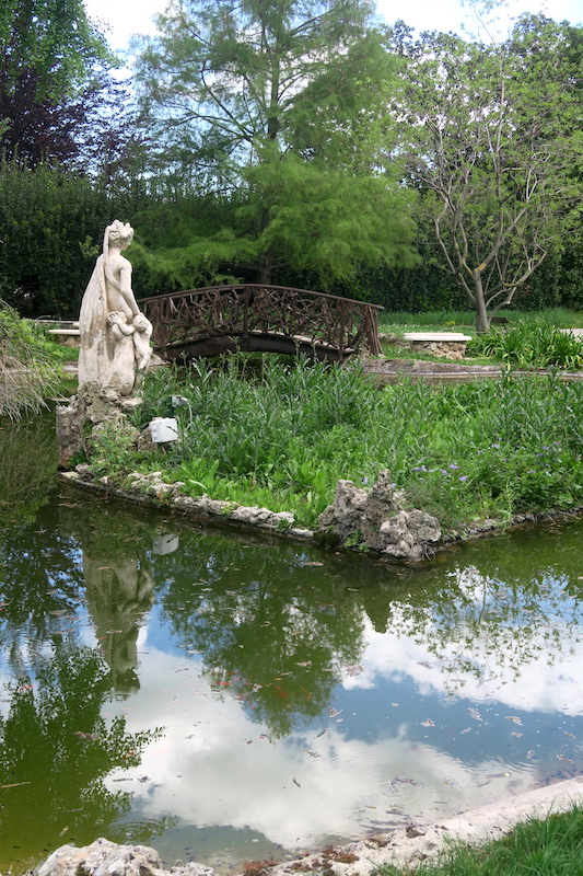 牡丹咲き蛙鳴く池ゆかしき庭園、アスコリ・ピチェーノ_f0234936_7171343.jpg