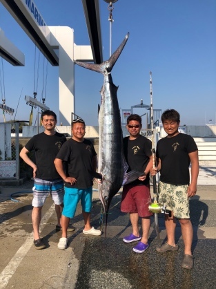 遠州灘でマカジキ揚がる_f0009039_17115282.jpeg