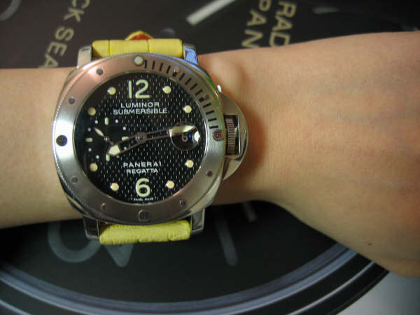 女性の細い腕に44mmがグッと来る件 Panerai Carpediem 女性の細い腕に44mmがグッと来る件 Panerai Carpediem