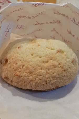 Melone de melon 焼き立てメロンパン専門店 (静岡県静岡市葵区)_c0229312_15493671.jpg
