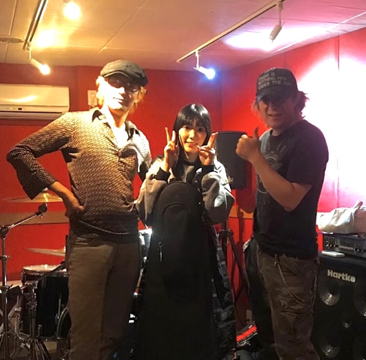 bass lady_a0168628_01145450.jpeg