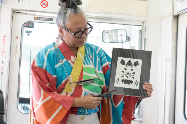 チャンキー松本さんの切り絵ショー_e0369736_15154679.jpg
