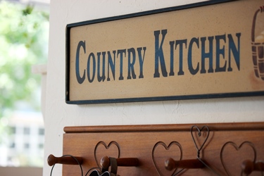 Country Kitchen のウッドボードとアンティーク_f0161543_15572019.jpg