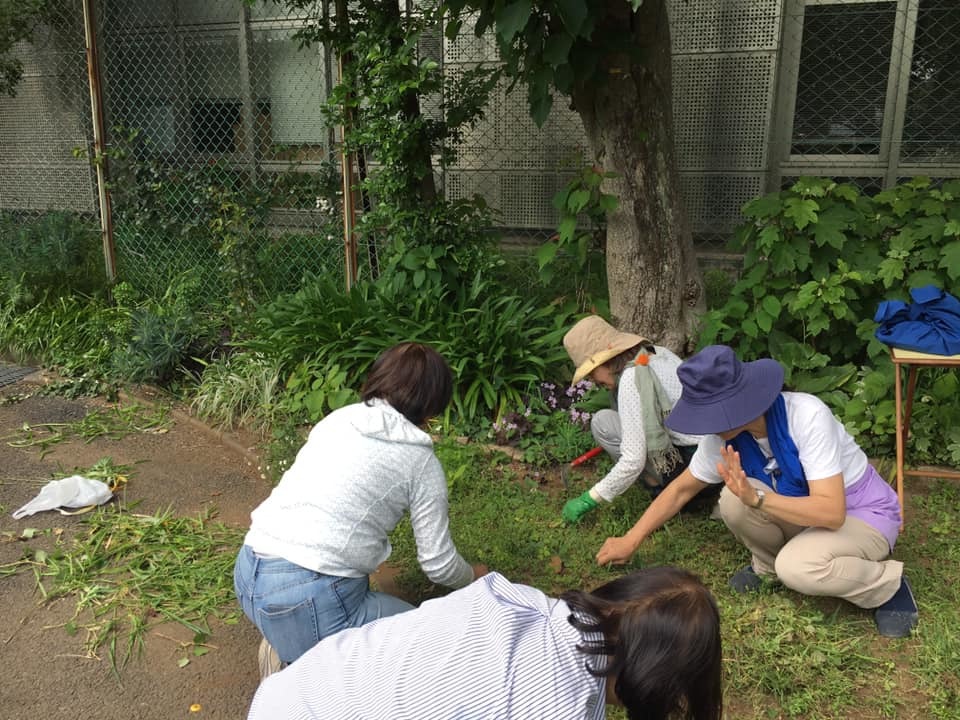 2019年5月の月例会／花柄摘み、雑草とり_a0094959_02083637.jpg