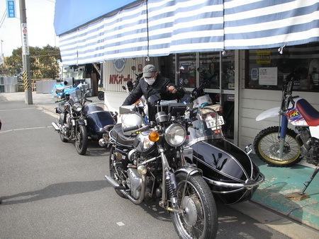 KAWASAKI W1+中野SPサイドカー タイヤ交換_e0218639_10084398.jpg