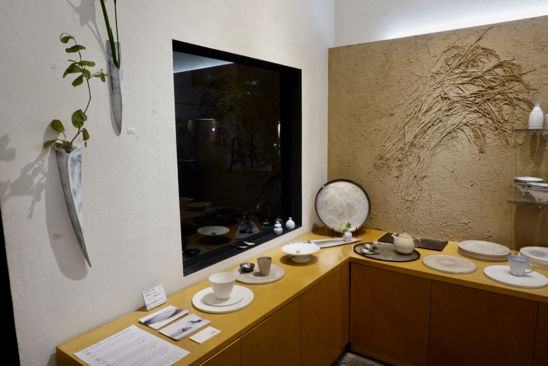 南沢奈津子(金属)・村井大介(磁器) 二人展 明日から始まります_b0132442_19281266.jpg