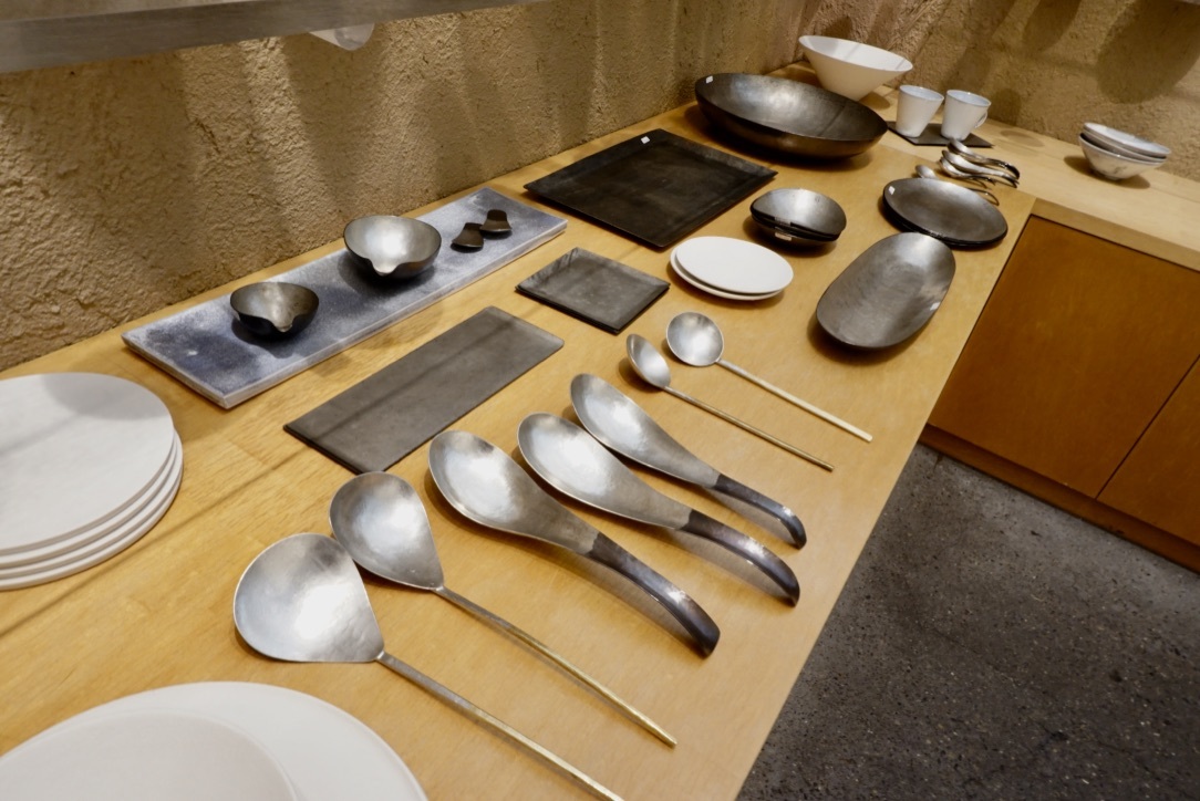 南沢奈津子(金属)・村井大介(磁器) 二人展 明日から始まります_b0132442_19282461.jpg