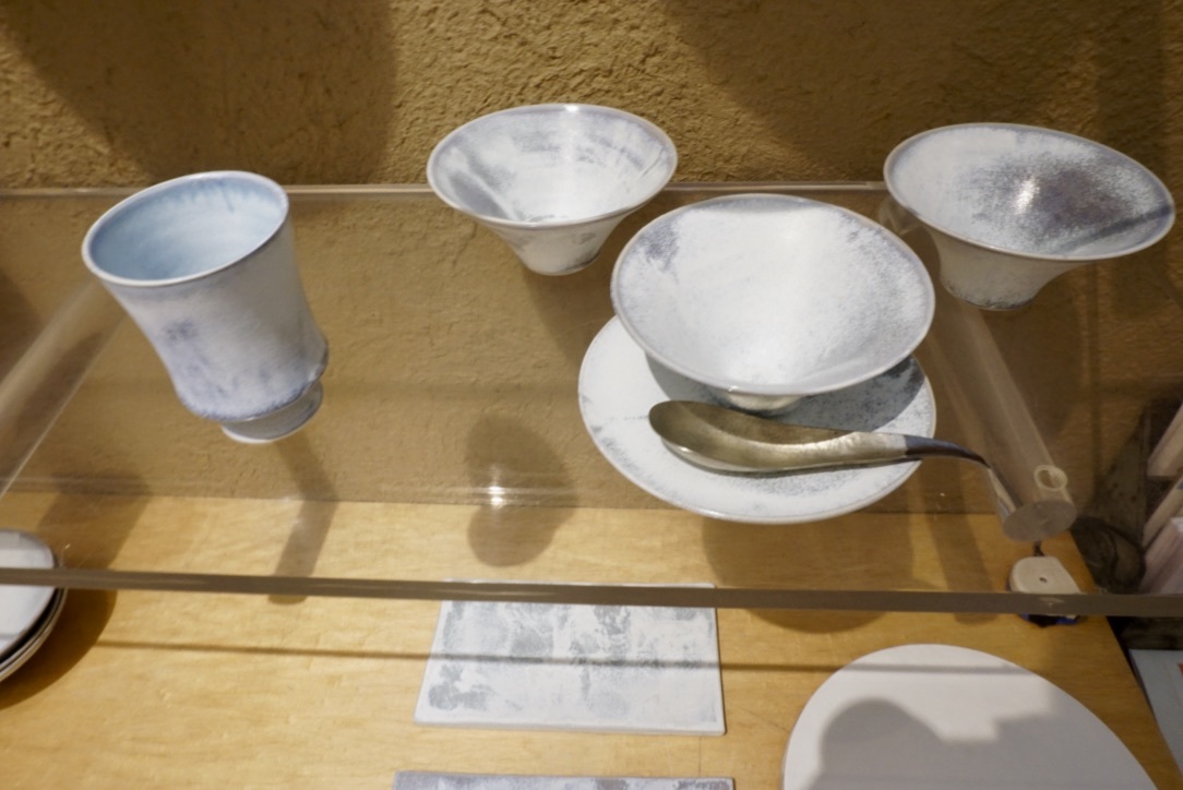 南沢奈津子(金属)・村井大介(磁器) 二人展 明日から始まります_b0132442_19283017.jpg