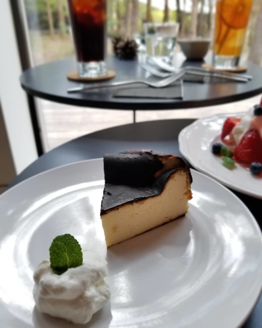 森のカフェ グランドオープン いちごのパブロバ バスク風チーズケーキ ぴきょログ 軽井沢でぐーたら生活