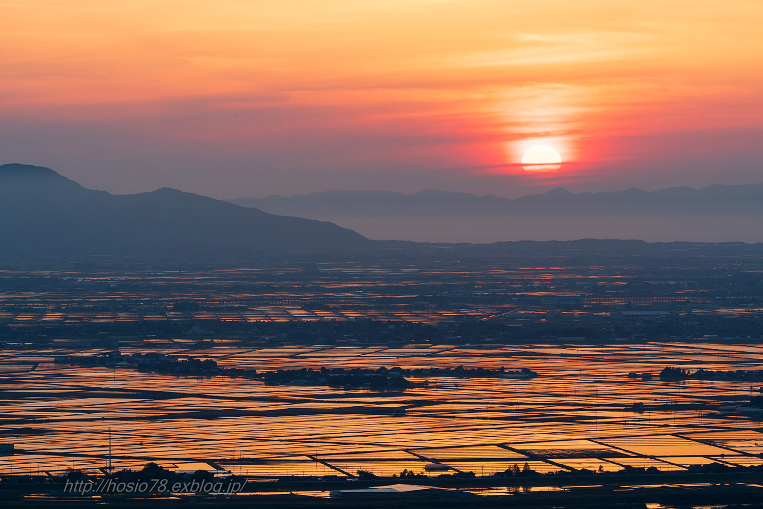 水田夕日_e0214470_22193755.jpg