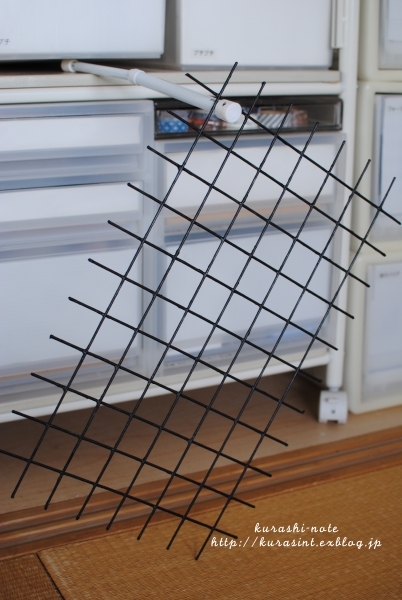 【DIY】 ダイソーのワイヤーネットをアレンジ * トイレのディスプレイ_b0351624_23460318.jpg