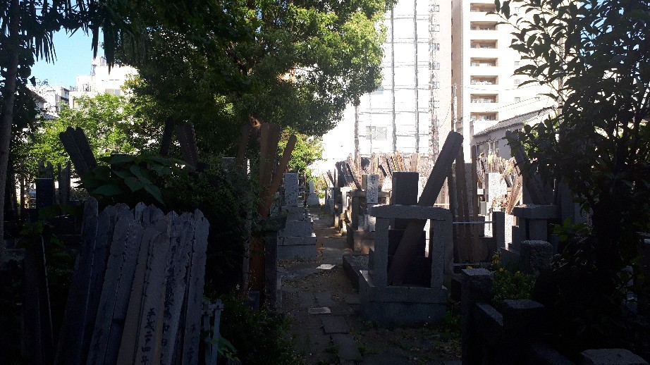 【東京地霊散歩】竜泉に江戸の残り香と少しの寂しさと(2時間で浅草北寺社めぐり)大音寺、中村勘三郎、飛不動、吉原神社、吉原弁財天、震災慰霊碑、浅草田圃太郎稲荷※正憶院について追記_b0116271_19073173.jpg