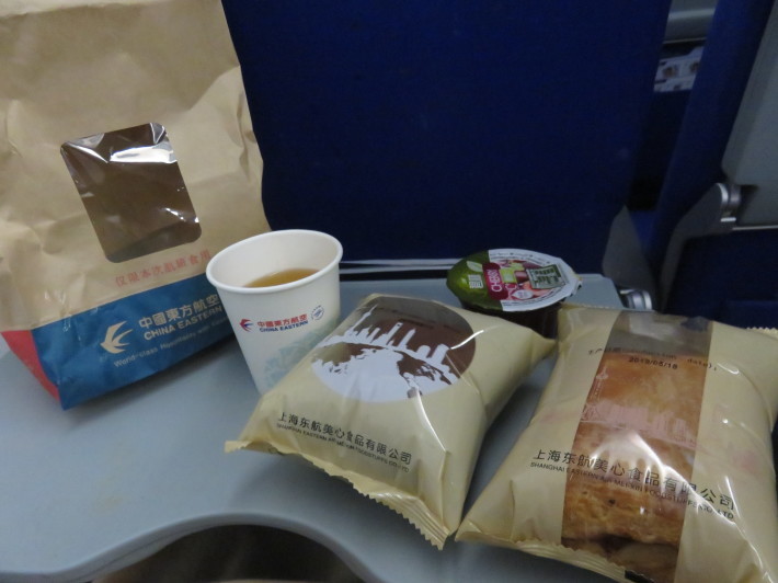 中国東方航空(MU)☆シェムリアップ→上海→新千歳_e0408534_23054408.jpg
