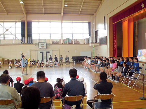 田植え体験(月光原小・西根小)_d0247484_13212287.jpg
