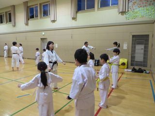 火曜日空手　西町教室　新しい仲間！_c0118332_22513274.jpg