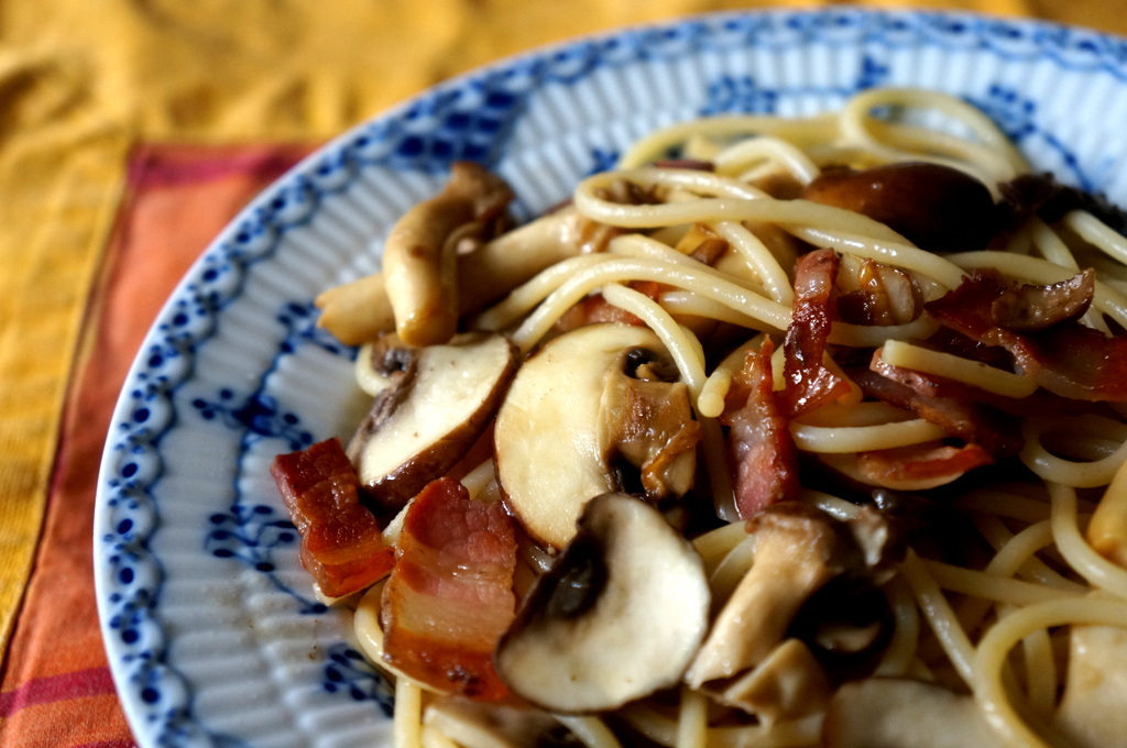 買い出しとパスタとラーメン_c0180686_22591861.jpg