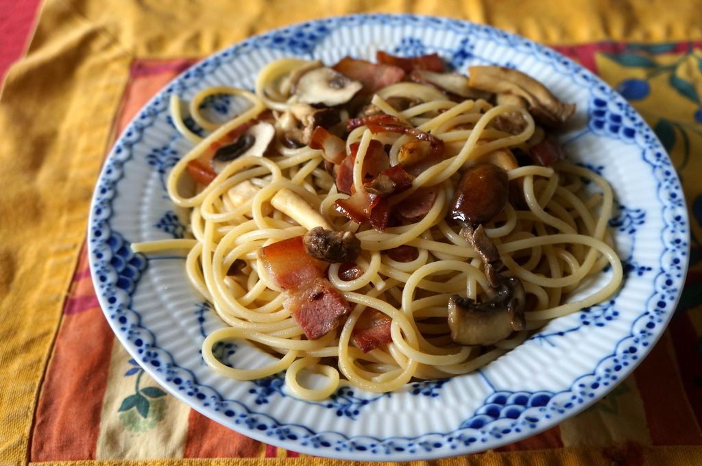買い出しとパスタとラーメン_c0180686_23183337.jpg