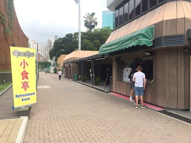 香港フットボールクラブとスタバのフラペチーノが無料の件☆Soccer Seven at Happy Valley Racecourse_f0371533_11065392.jpg