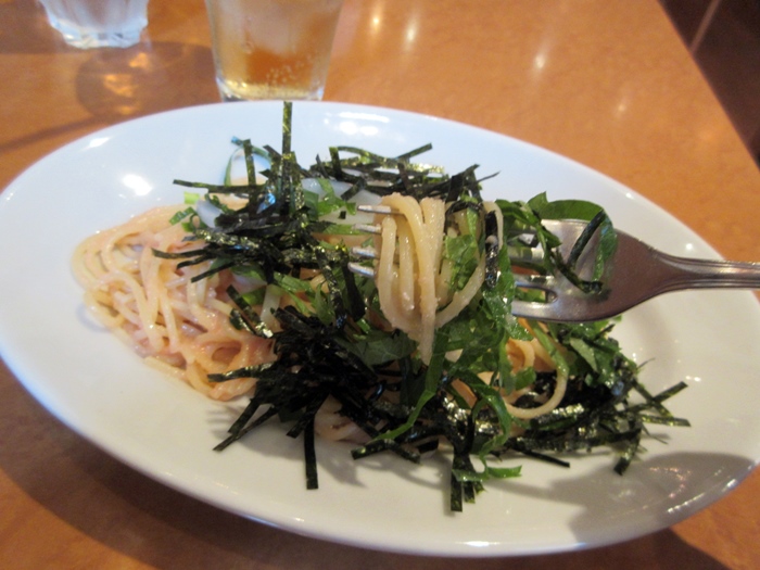 【To the Herbs】たらこ・イカ・しその和風パスタ_b0009849_1855814.jpg