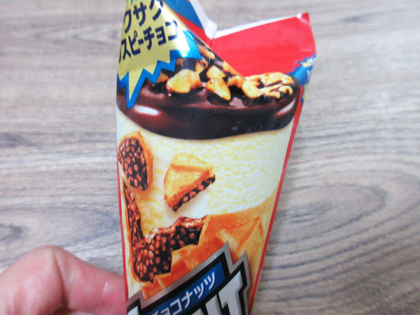 ジャイアントコーン チョコナッツ@グリコ_c0152767_22590981.jpg