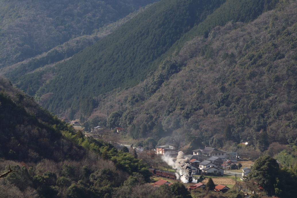初冬の山間に汽笛が響いて蒸気が噴き出して煙が立ち上る - 2018年・山口線 -_b0190710_20422708.jpg