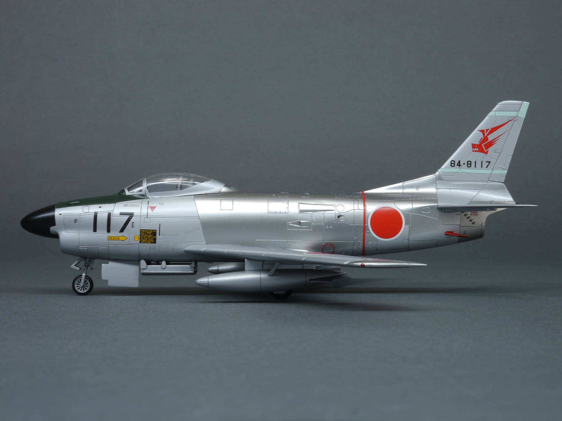 ハセガワ 1/72 F-86D セイバードッグ 航空自衛隊 完成品_c0065927_01352951.jpg