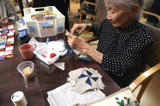 キルト教室 ~ リボンで作る連絡帳ケース作り⑧~_e0222340_15174720.jpg