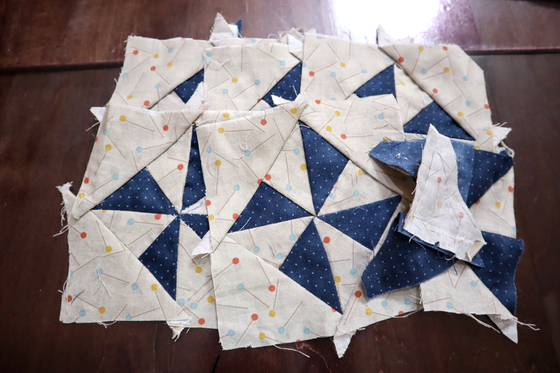 キルト教室 ~ リボンで作る連絡帳ケース作り⑧~_e0222340_151898.jpg