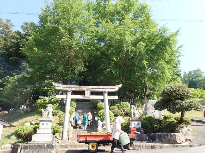 町内一斉清掃&客人神社の草刈り_c0116915_23515721.jpg