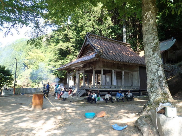 町内一斉清掃&客人神社の草刈り_c0116915_23552229.jpg