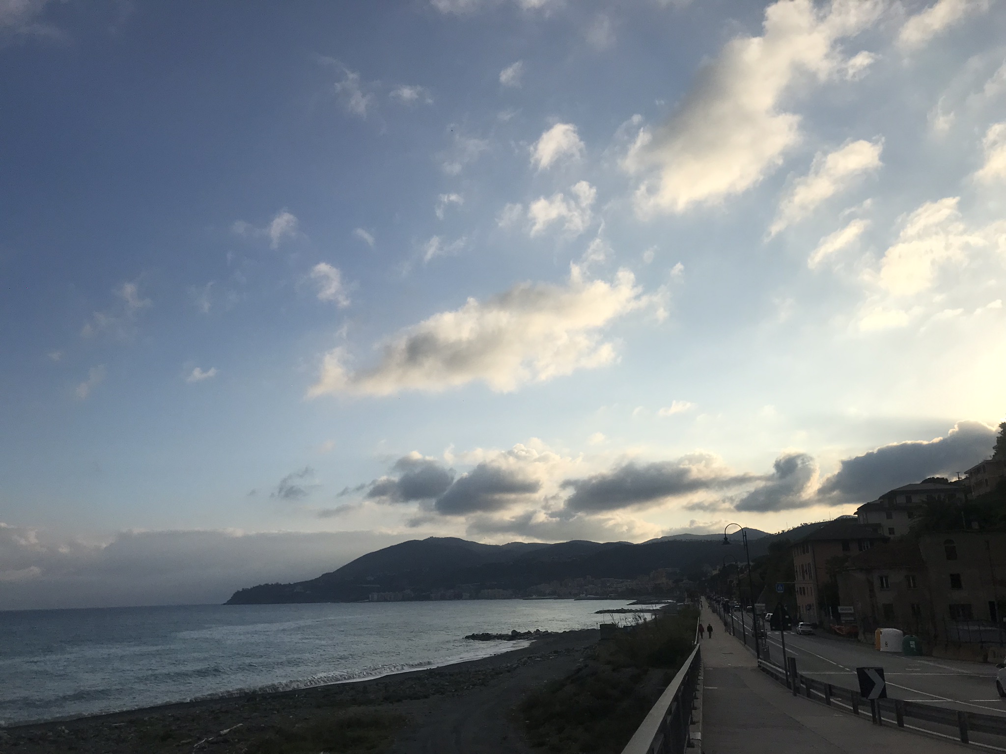 【欧チャリ10：イタリア】真っ青な空の下をひた走り、愛しの地中海に！ 2019.5.21_b0002156_1637395.jpg