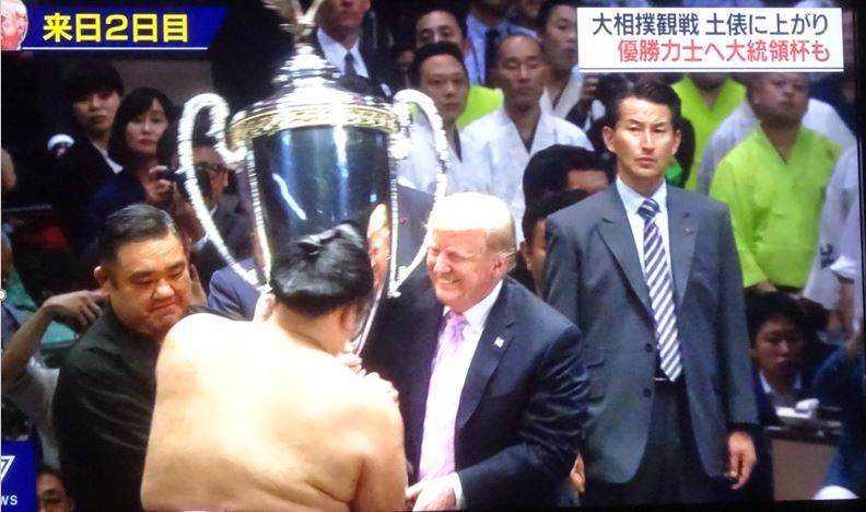 トランプ大統領 初優勝力士 朝乃山に 賞状 米国大統領杯 授与 19 5 26 徳ちゃん便り