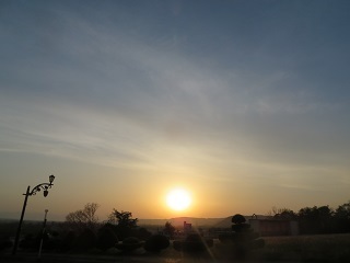 晴れていると夕陽が綺麗に見える今日この頃_b0405523_01040915.jpg