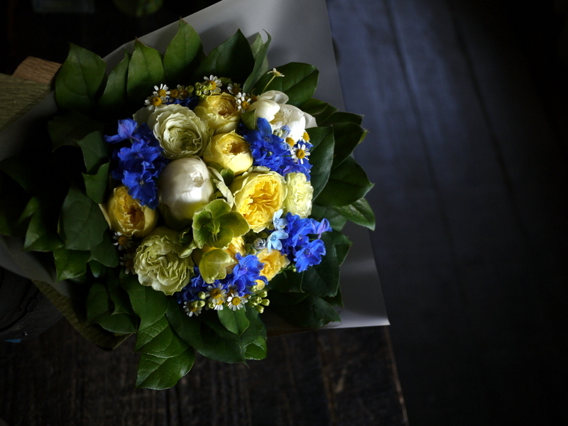 お誕生日の女性へ花束 水色 黄色系 19 05 25 札幌 花屋 Mell Flowers お誕生日の女性へ花束 水色 黄色系 19 05 25 札幌 花屋 Mell Flowers