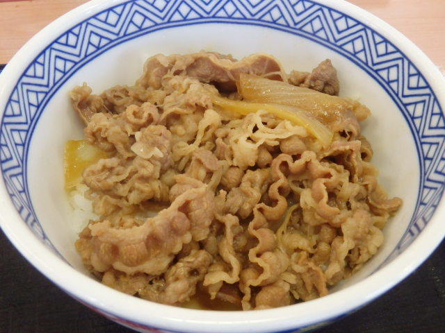 吉野家の新小盛牛丼　　　　　　神戸駅前店_c0118393_17511458.jpg