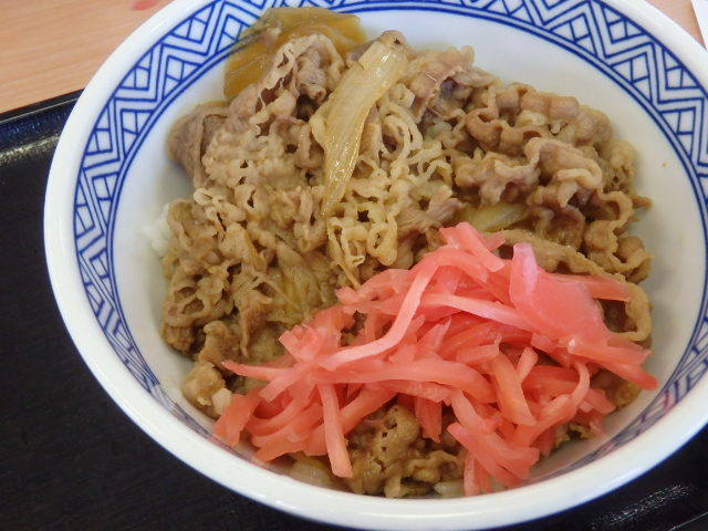 吉野家の新小盛牛丼　　　　　　神戸駅前店_c0118393_17515013.jpg