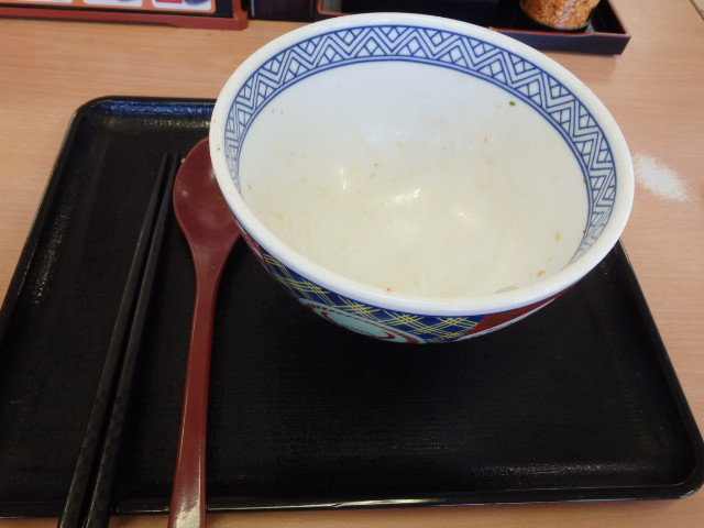 吉野家の新小盛牛丼　　　　　　神戸駅前店_c0118393_18081401.jpg