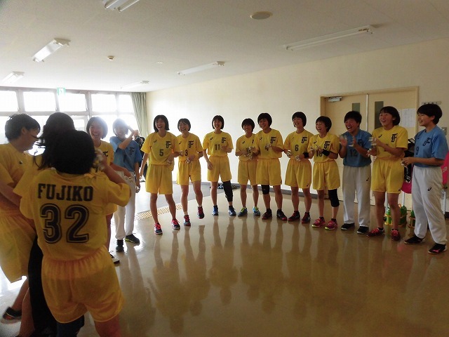 富士高女子ハンドボール部 後半に逆転勝ちでインターハイ全国大会へ2年ぶり3回目の出場決める!_f0141310_07495257.jpg